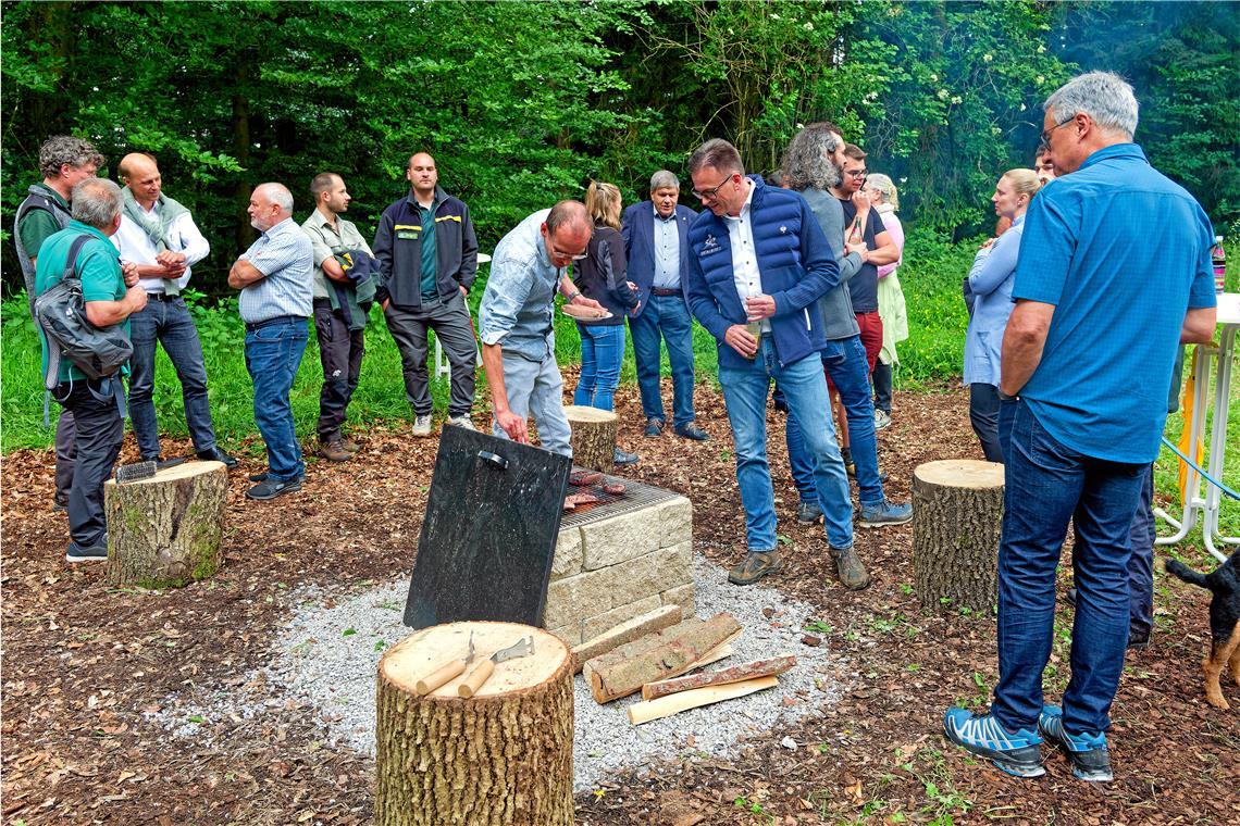 Zelten ist im Naturpark nun möglich Die Camps warten unter anderem mit Brennholzlagern und Feuerstellen auf. Foto: Wolfgang Pfister