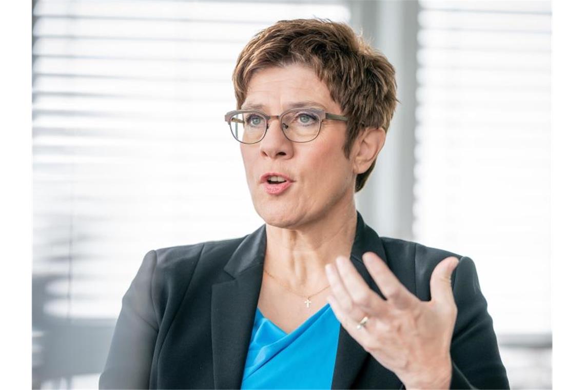 Kramp-Karrenbauer: Im Extremfall CDU-Parteitag verschieben Die CDU-Bundesvorsitzende Annegret Kramp-Karrenbauer bei einem dpa-Interview. Foto: Michael Kappeler/dpa