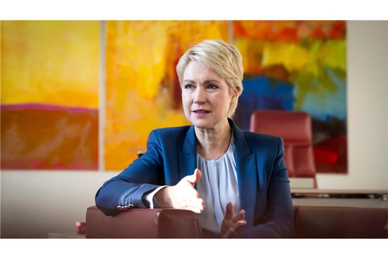 "Die CDU ist nicht klug beraten, wenn sie ständig verkündet, dass die Menschen in Deutschland nicht genug arbeiten", sagt Mecklenburg-Vorpommerns Ministerpräsidentin Schwesig. (Archivbild)