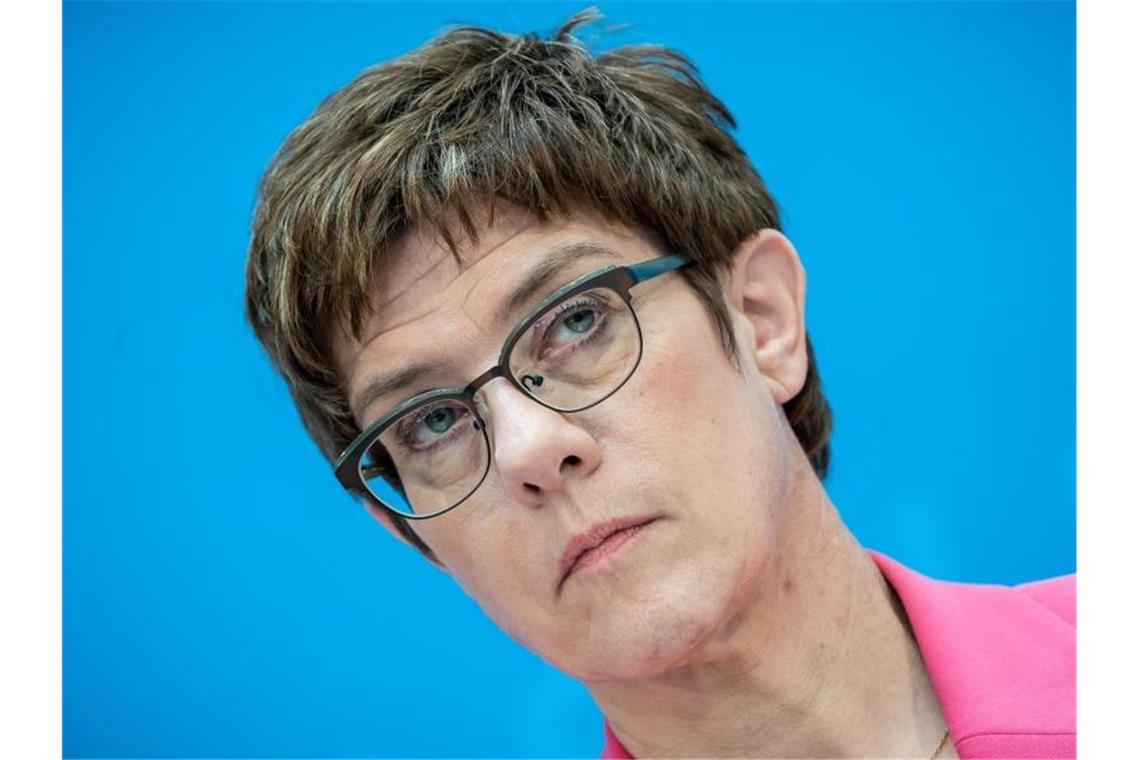 Miserable Zustimmungswerte: Kramp-Karrenbauer unverdrossen