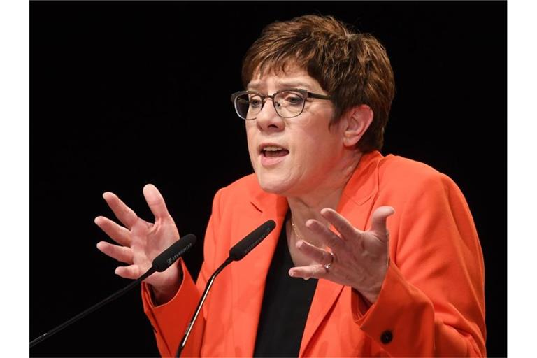 Die CDU-Vorsitzende Annegret Kramp-Karrenbauer spricht beim Politischen Aschermittwoch der CDU. Foto: Marijan Murat/dpa