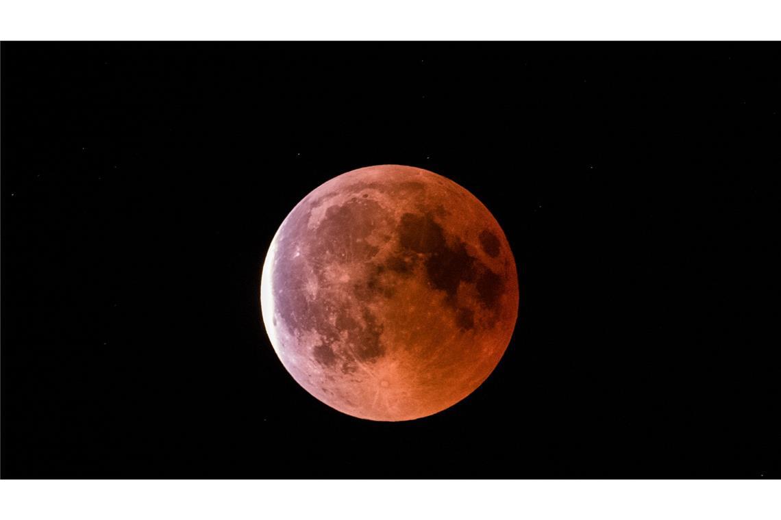 Totale Mondfinsternis wohl in manchen Regionen gut zu sehen Die Chancen auf freie Sicht auf die totale Mondfinsternis am Sonntag vor allem im Süden und Nordwesten Deutschlands hoch. (Symbolbild)