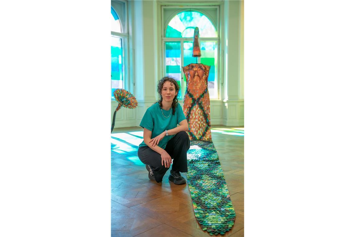 Die chilenisch-peruanische Künstlerin und ihr Schlangenkostüm