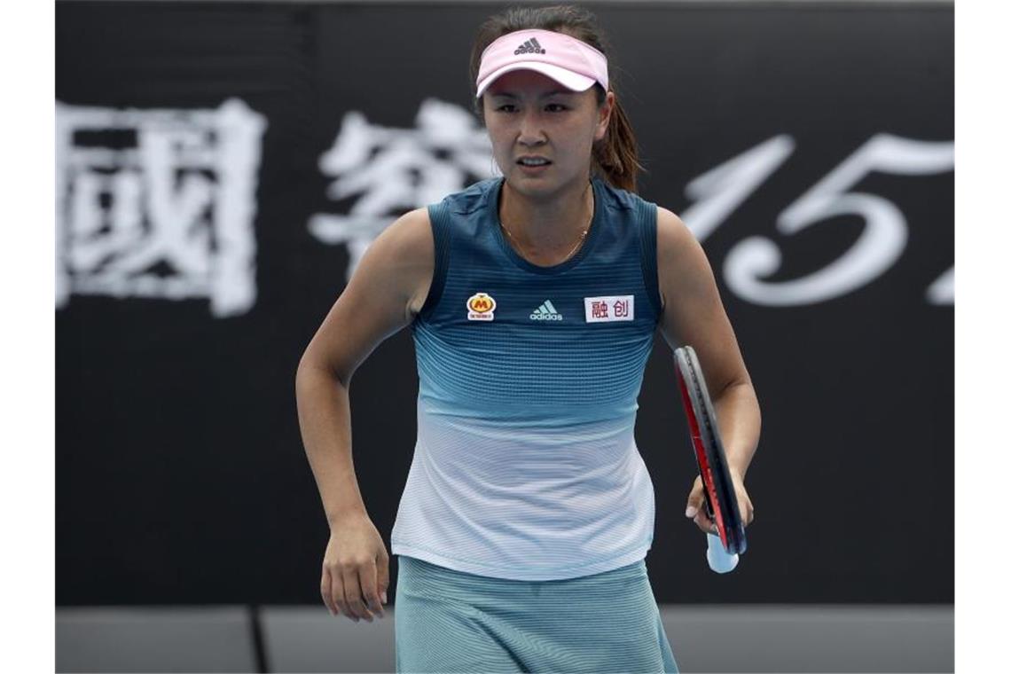 Die chinesische Tennisspielerin Peng Shuai spielt ein Erstrundenmatch gegen die Kanadierin Bouchard bei den Australian Open am 15. Januar 2019. Foto: Mark Schiefelbein/AP/dpa