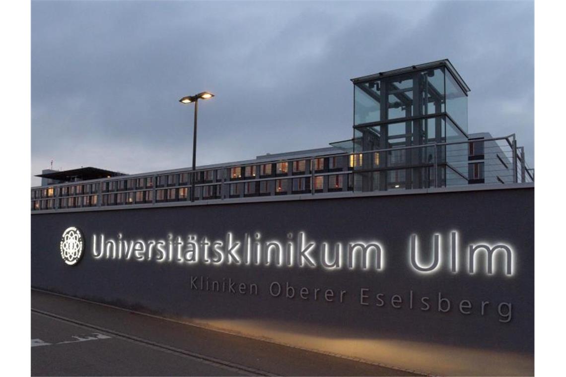 Uniklinik Ulm wird Rehabilitationskliniken Ulm übernehmen Die chirurgische Klinik der Universität Ulm am oberen Eselsberg. Foto: Stefan Puchner/dpa/Archivbild