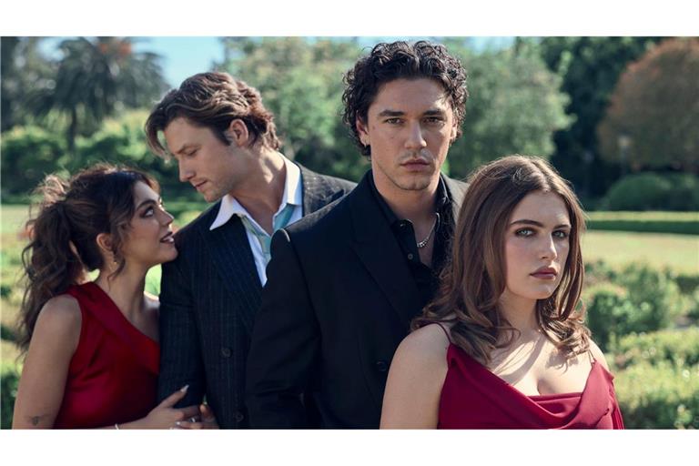 Die College-Serie "Off Campus" beschäftigt derzeit Millionen weltweit. Das sind die Hauptfiguren. Linkes Paar: Allie und Dean (Mika Abdalla und Stephen Kalyn), rechtes Paar: Garrett und Hannah (Belmont Cameli und Ella Bright).
