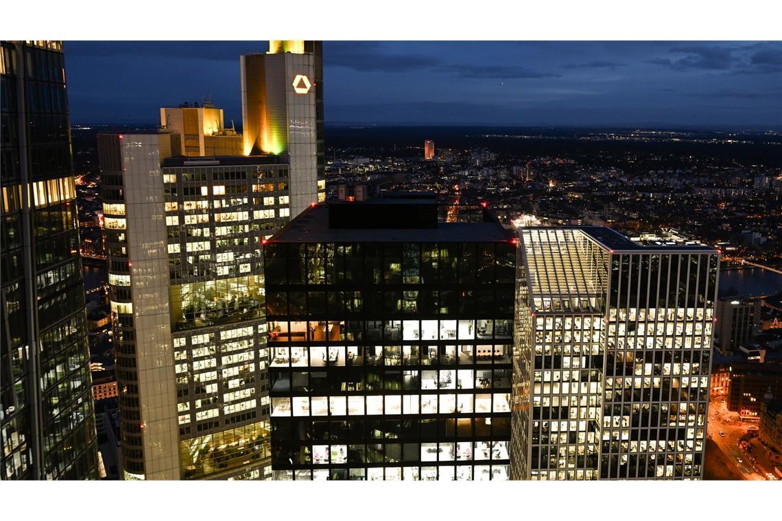 Berichte: Commerzbank könnte Tausende Jobs streichen Die Commerzbank steht unter Druck, nachdem die italienische Großbank Unicredit eingestiegen ist (Archivbild)