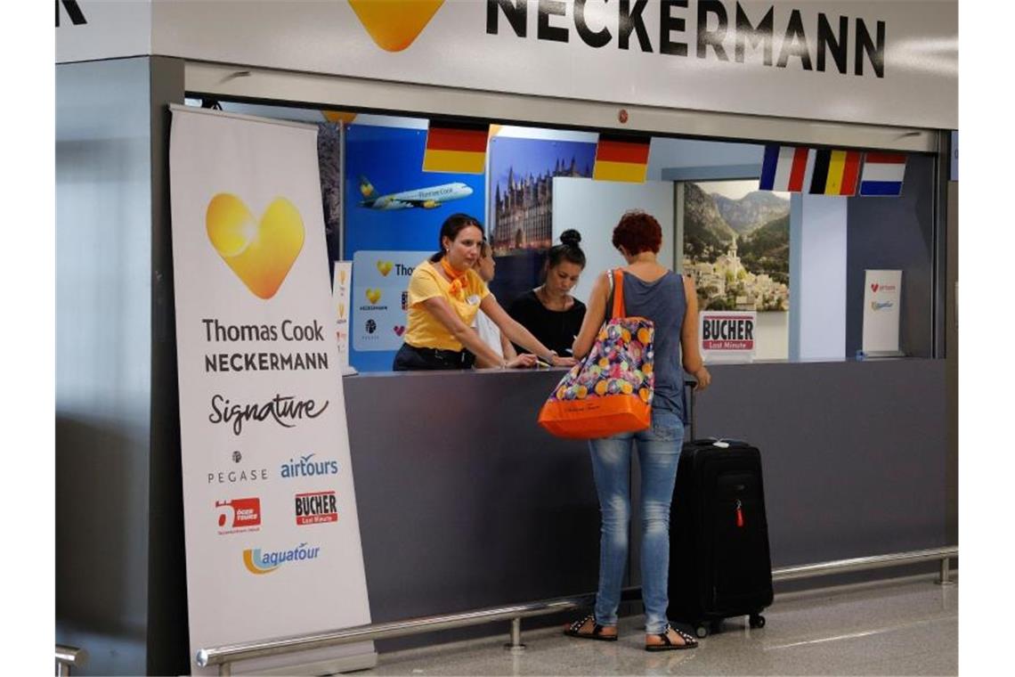 Nach Thomas-Cook-Pleite bisher 250 Millionen Euro Schaden Die Cook-Geschädigten werden wohl nur einen Bruchteil des Geldes für ihre gebuchten, aber nicht mehr erbrachten Pauschalreisen zurückerhalten. Foto: Clara Margais/dpa