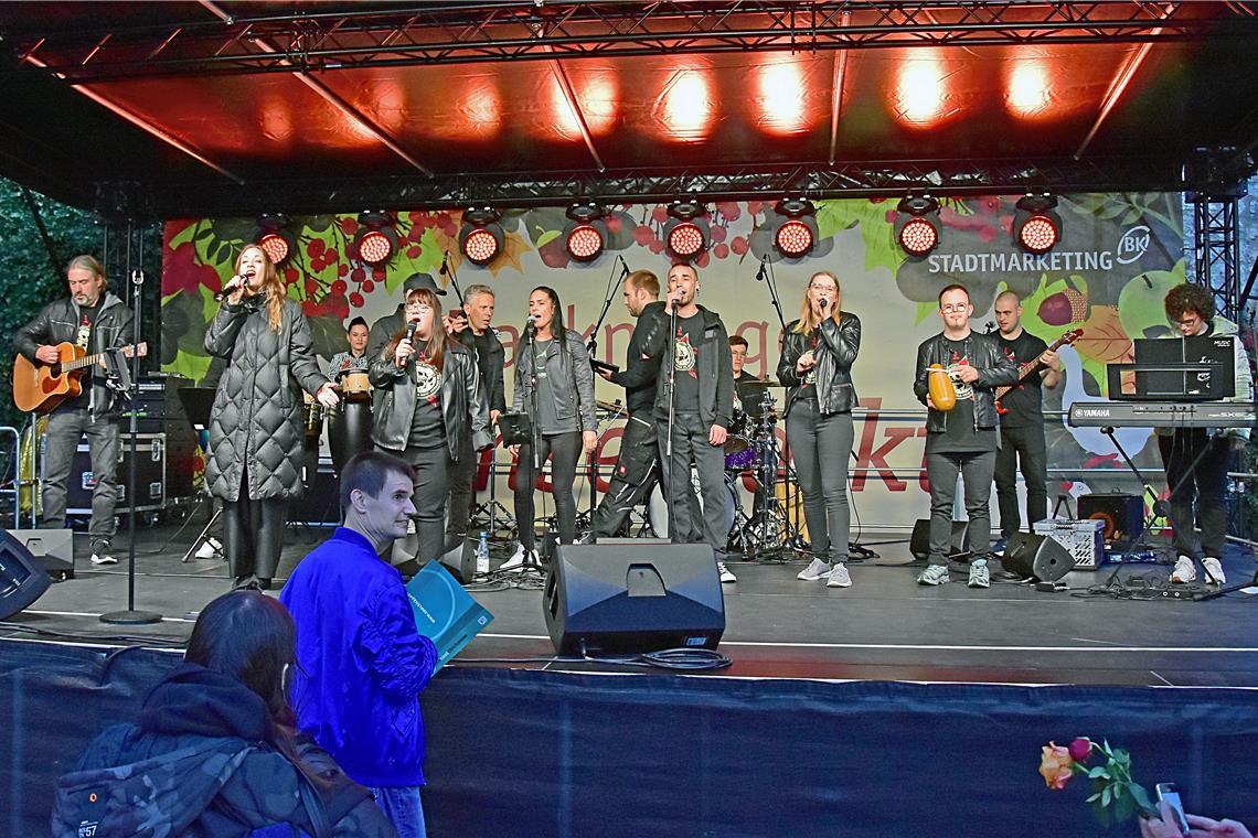 Die Cool Chickpeas gaben ein Konzert auf der Showbühne. 