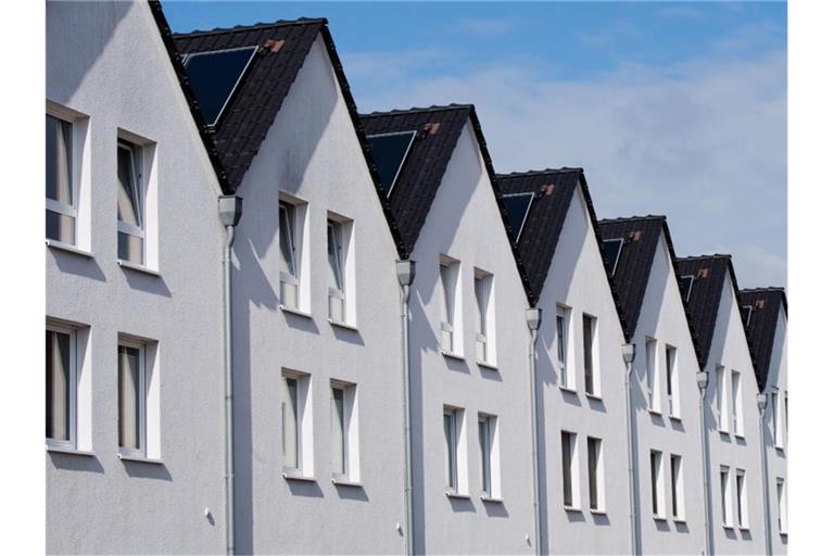 Die Corona-Krise könnte auch Auswirkungen auf den Immobilienmarkt haben. Foto: Julian Stratenschulte/dpa/Symbolbild