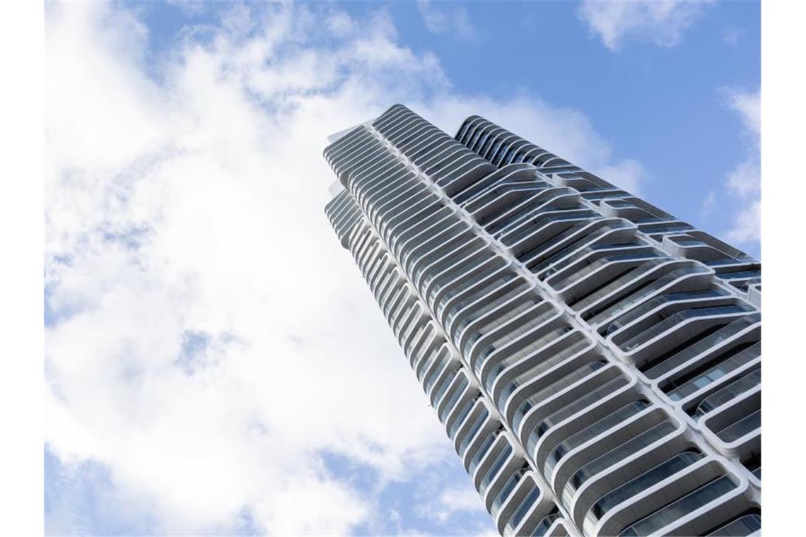 Millionäre im Heimbüro - Luxusimmobilien im Trend Die Corona-Pandemie hat das Geschäft mit teuren Luxuswohnsitzen in Europa beflügelt. Foto: Hannes P. Albert/dpa