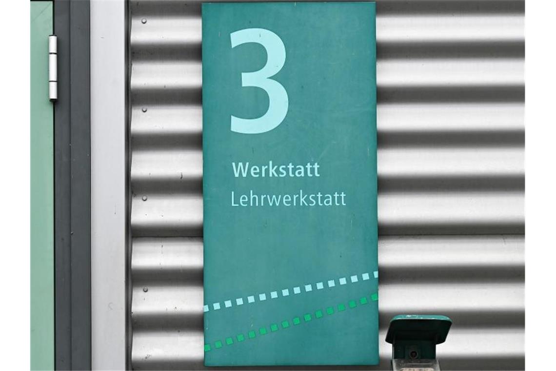 Forscher: Pandemie wirkt sich auf Berufsausbildung aus Die Corona-Pandemie hat laut IAB dazu geführt, dass ingesamt weniger Jugendliche ausgebildet worden sind (Symbolbild). Foto: Jens Kalaene/dpa-Zentralbild/ZB