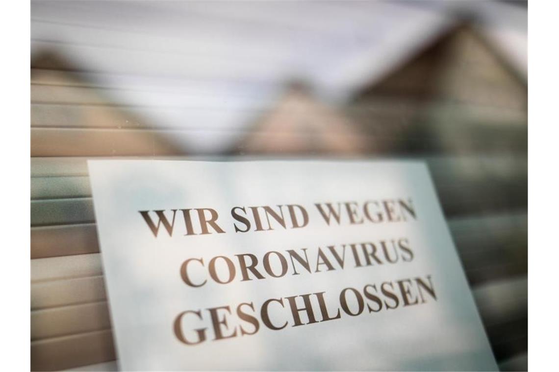 Keine rasche Erholung nach historischer Wirtschaftskrise Die Corona-Wirtschaftskrise wird sich nach der neuen EU-Prognose länger hinziehen als gedacht. Foto: Christoph Schmidt/dpa