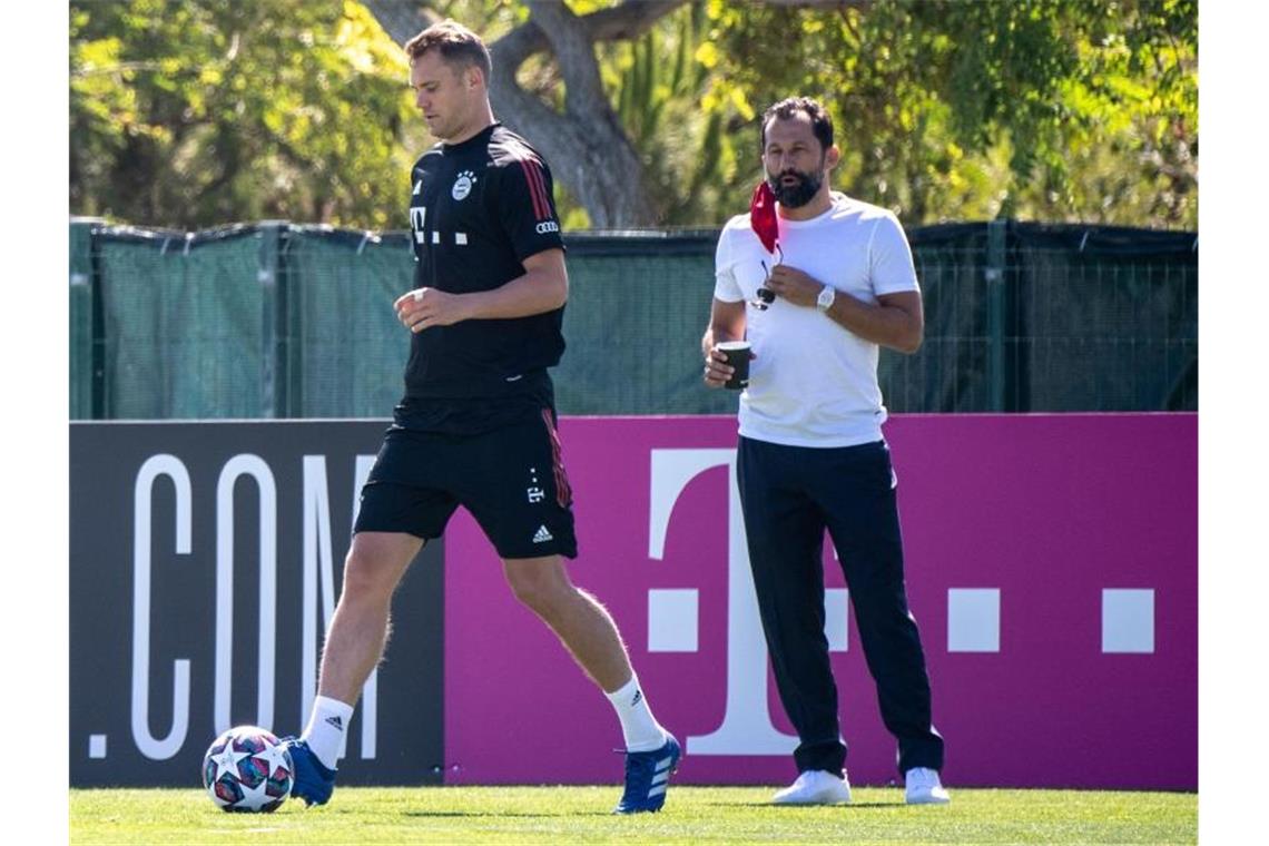 Salihamidzic: Der Titel hat trotz Corona gleiche Bedeutung Die Coronavirus-Pandemie macht die Bedeutung eines sportlichen Titels nicht geringer, findet Hasan Salihamidzic (r). Foto: Matthias Balk/dpa