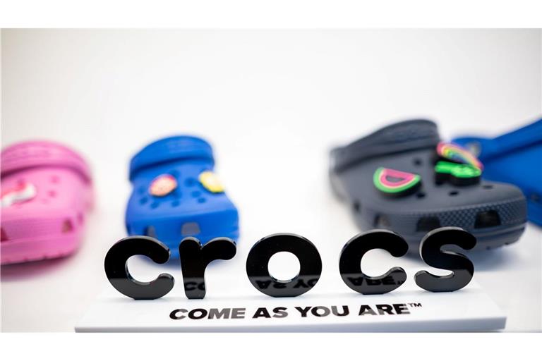 Die Crocs-Macher verschreckten die Anleger mit der Aussicht auf einen Umsatzrückgang. (Archivbild)