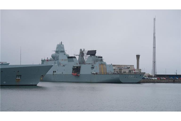 Die dänische Fregatte "HDMS Niels Juel, Nummer F363": Spezialisten sind auf dem Weg, das Problem zu lösen (Archivbild).