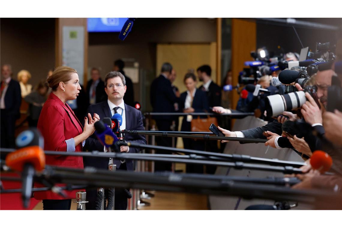 EU-Gipfel beginnt mit Beschluss für Russland-Sanktionen Die dänische Ministerpräsidentin Mette Frederiksen konnte beim EU-Gipfel den Durchbruch bei den Verhandlungen feiern. Ihr Land hat derzeit die EU-Ratspräsidentschaft inne.