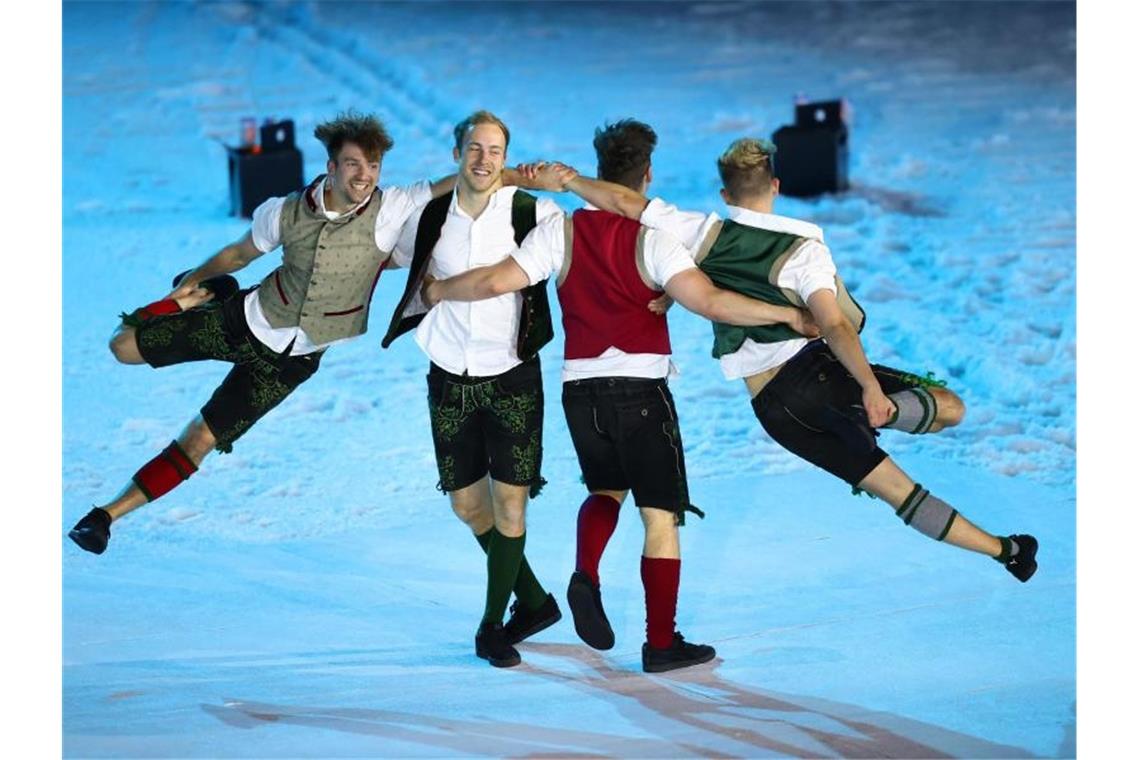 Nordische Ski-WM in Oberstdorf eröffnet Die DDC Breakdancer zeigen in Lederhosen und Tracht ihr tänzerisches Können. Foto: Daniel Karmann/dpa