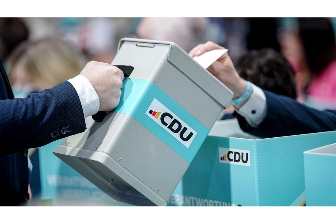 Die Delegierten stimmten über viele Anträge ab - unter anderem zum Social-Media-Verbot bis 14.