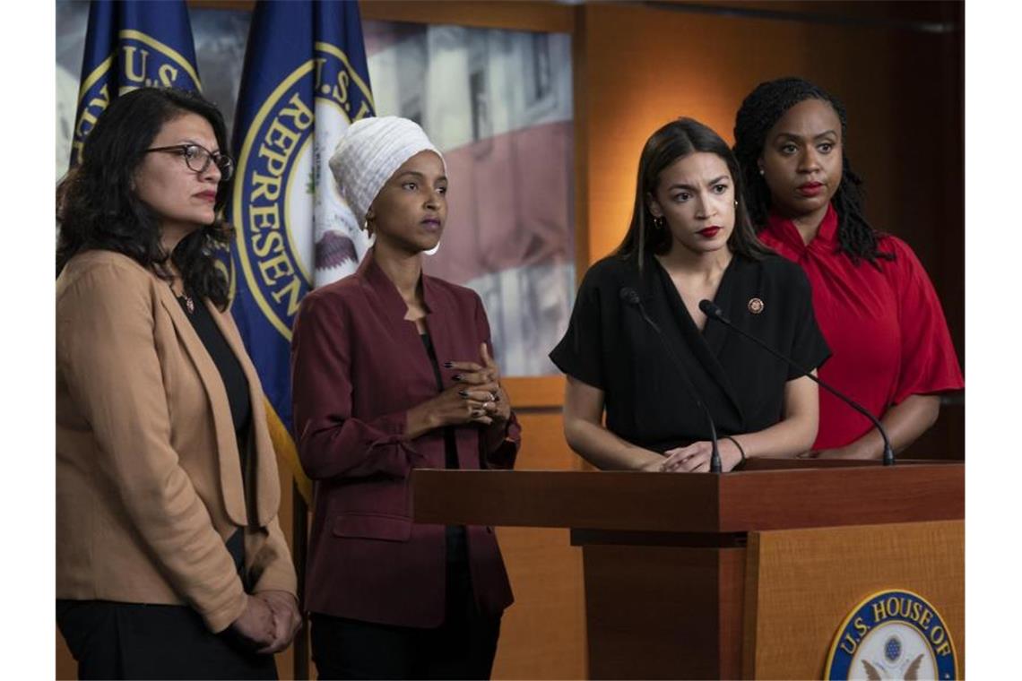 Demokratinnen wehren sich gegen Trumps Attacken Die Demokratinnen Rashida Tlaib (l-r), Ilhan Omar, Alexandria Ocasio-Cortez und Ayanna Pressley in Washington. Foto: J. Scott Applewhite/AP