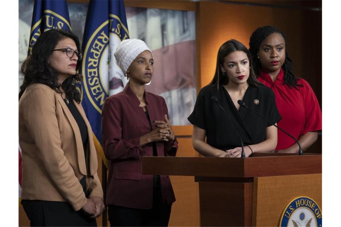Trump wiegelt Anhänger gegen muslimische Abgeordnete auf Die Demokratinnen Rashida Tlaib (l-r), Ilhan Omar, Alexandria Ocasio-Cortez und Ayanna Pressley in Washington. Foto: J. Scott Applewhite/AP