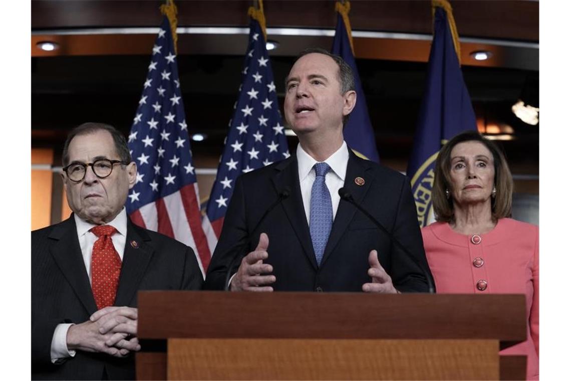 Weg für Amtsenthebungsverfahren gegen Trump endgültig frei Die demokratischen Spitzenpolitiker Adam Schiff, Nancy Pelosi und Jerry Nadler zu den weiteren Schritten im Amtsenthebungsverfahren gegen Donald Trump. Foto: J. Scott Applewhite/AP/dpa
