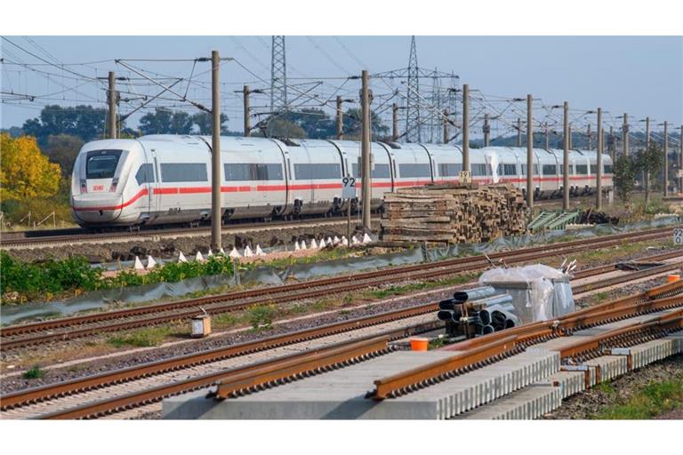 Die Deutsche Bahn saniert auf Rekordniveau –&nbsp;doch Fahrgäste merken davon bisher wenig. (Archivbild)