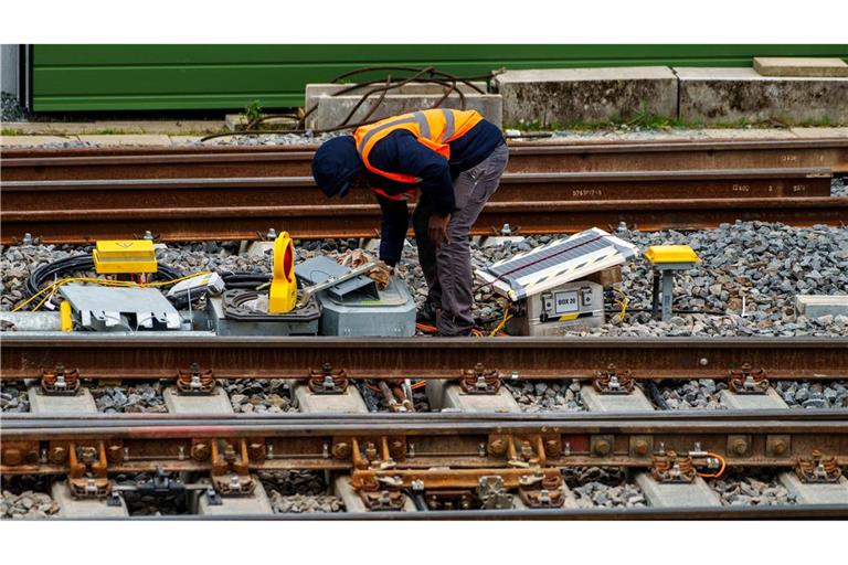 Die Deutsche Bahn schiebt einen milliardenschweren Investitionsrückstau vor sich her. (Archivbild)