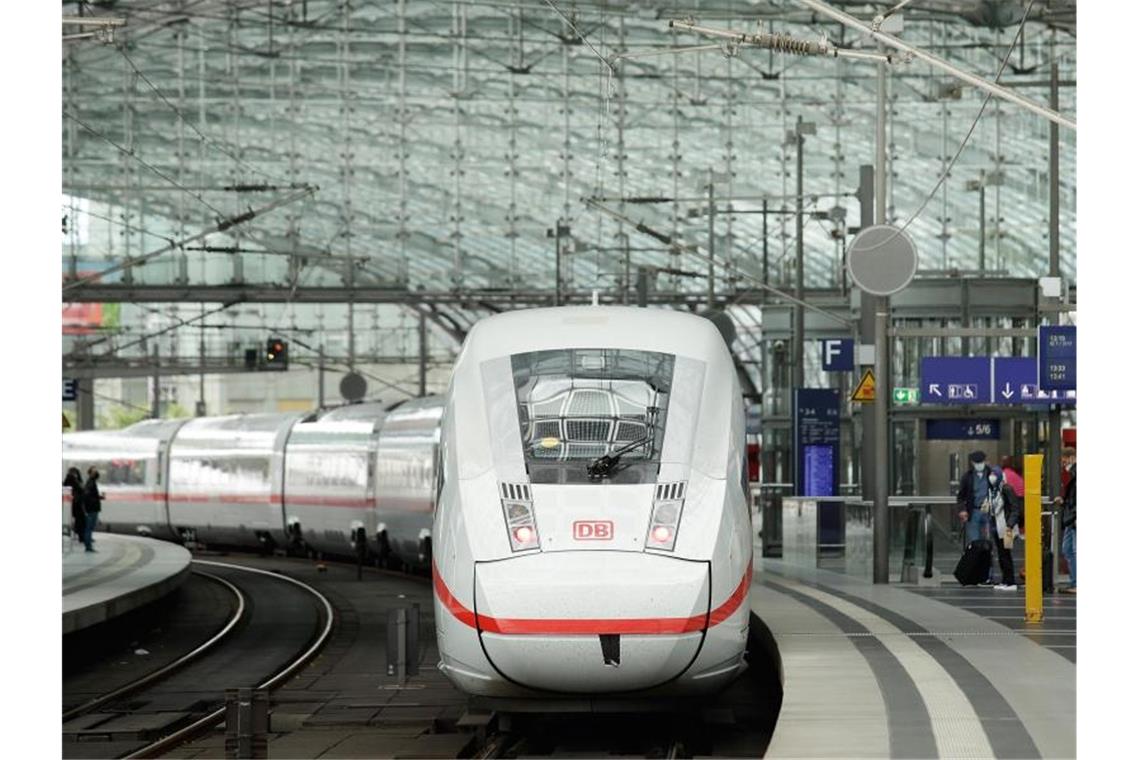 GDL-Chef Weselsky hofft auf Mitgliederzuwachs Die Deutsche Bahn und die Lokführergewerkschaft GDL haben sich auf einen Tarifvertrag verständigt. Foto: Carsten Koall/dpa