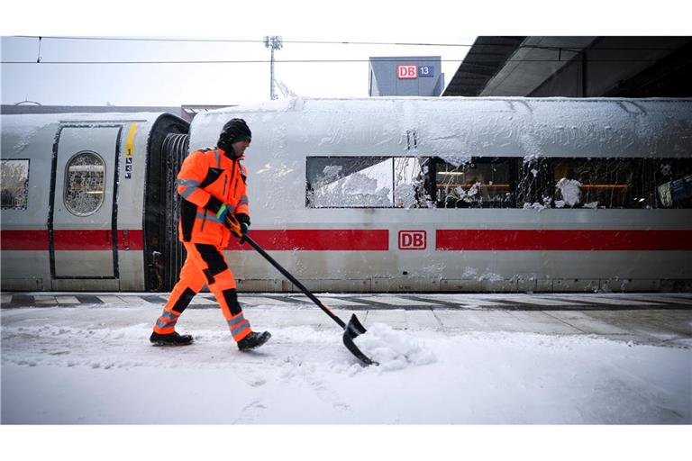 Die Deutsche Bahn will am Samstag den Fernverkehr in Norddeutschland wieder aufnehmen.