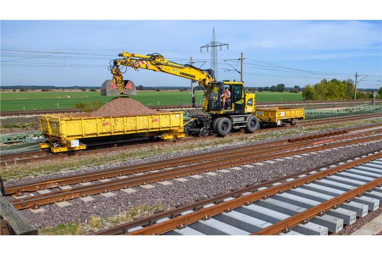 Die Deutsche Bahn will bis 2031 deutlich weniger Strecken sanieren als bisher geplant.