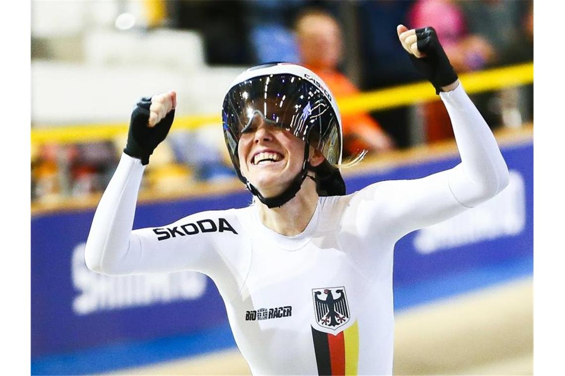 Die deutsche Bahnradsportlerin Franziska Brauße jubeüber den EM-Titel. Foto: Vincent Jannink/ANP/dpa