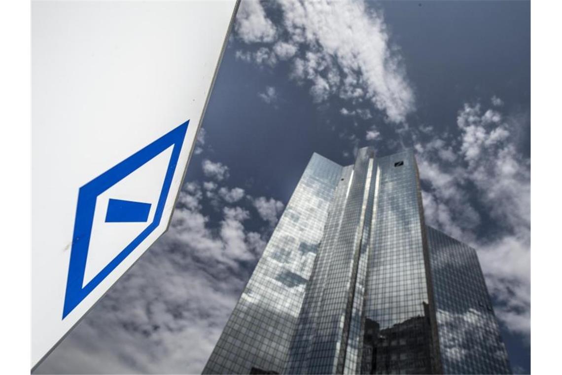 Radikaler Umbau: Deutsche Bank streicht rund 18.000 Stellen Die Deutsche Bank hat eine umfangreiche Neuausrichtung auf den Weg gebracht. Der Konzernumbau werde bis Ende 2022 voraussichtlich 7,4 Milliarden Euro kosten. Foto: Boris Roessler