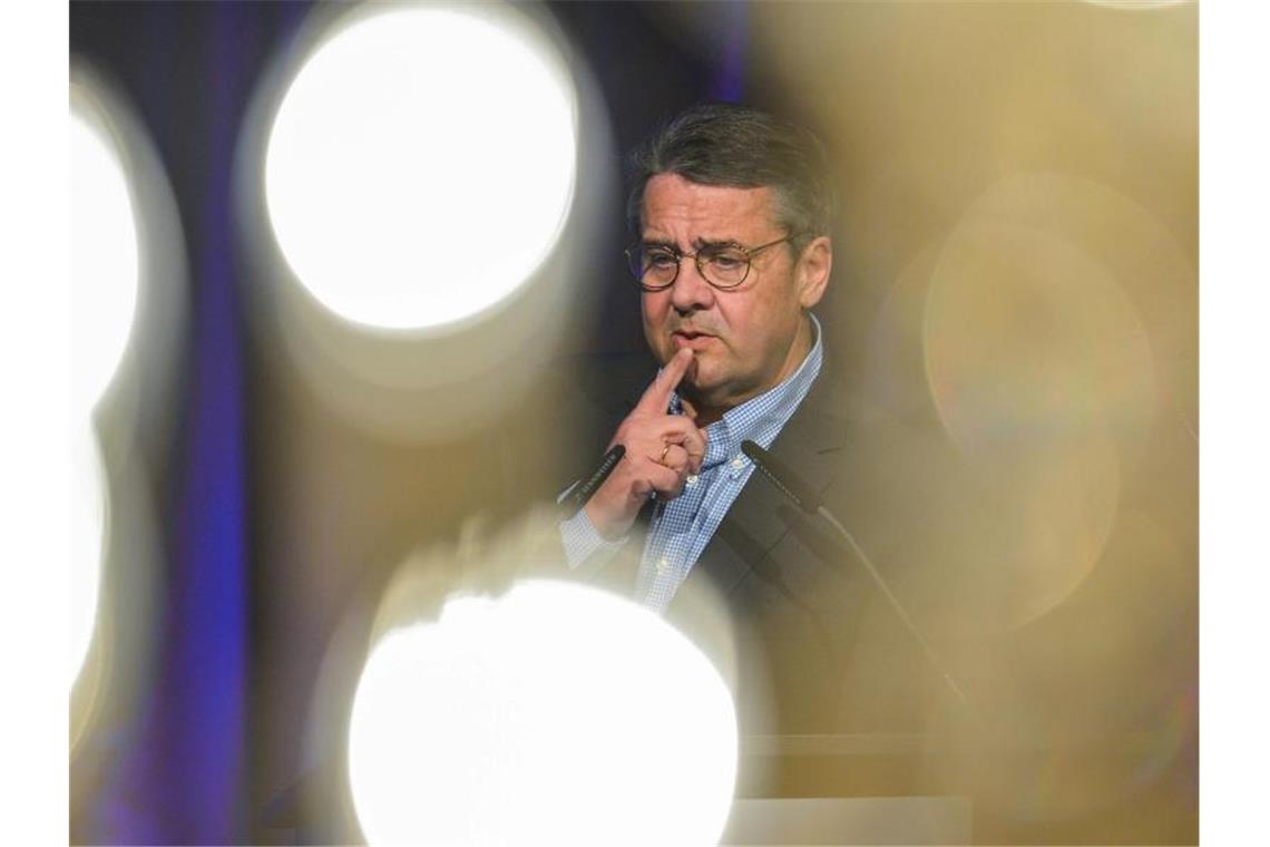 Die Deutsche Bank holt den ehemaligen SPD-Chef und Ex-Vize-Kanzler Sigmar Gabriel in ihren Aufsichtsrat. Foto: Axel Heimken/dpa