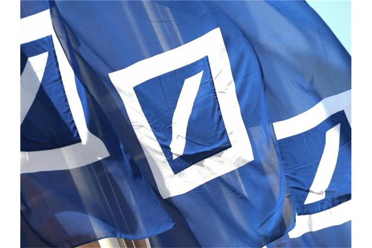 Die Deutsche Bank weist für das vergangene Jahr 624 Millionen Euro Überschuss aus. Foto: Arne Dedert/dpa
