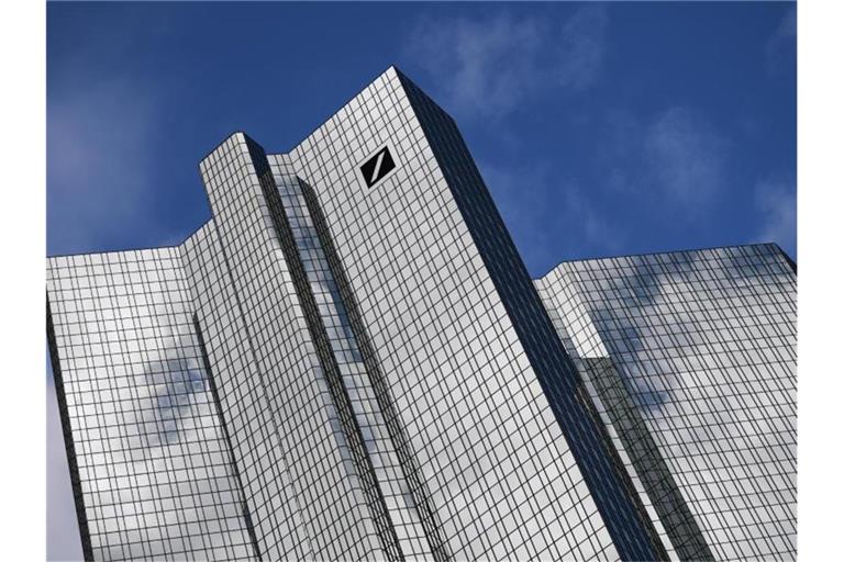 Die Deutsche Bank will offenbar eine „Bad Bank“ mit Anlagen im Volumen von bis zu 50 Milliarden Euro gründen. Foto: Arne Dedert