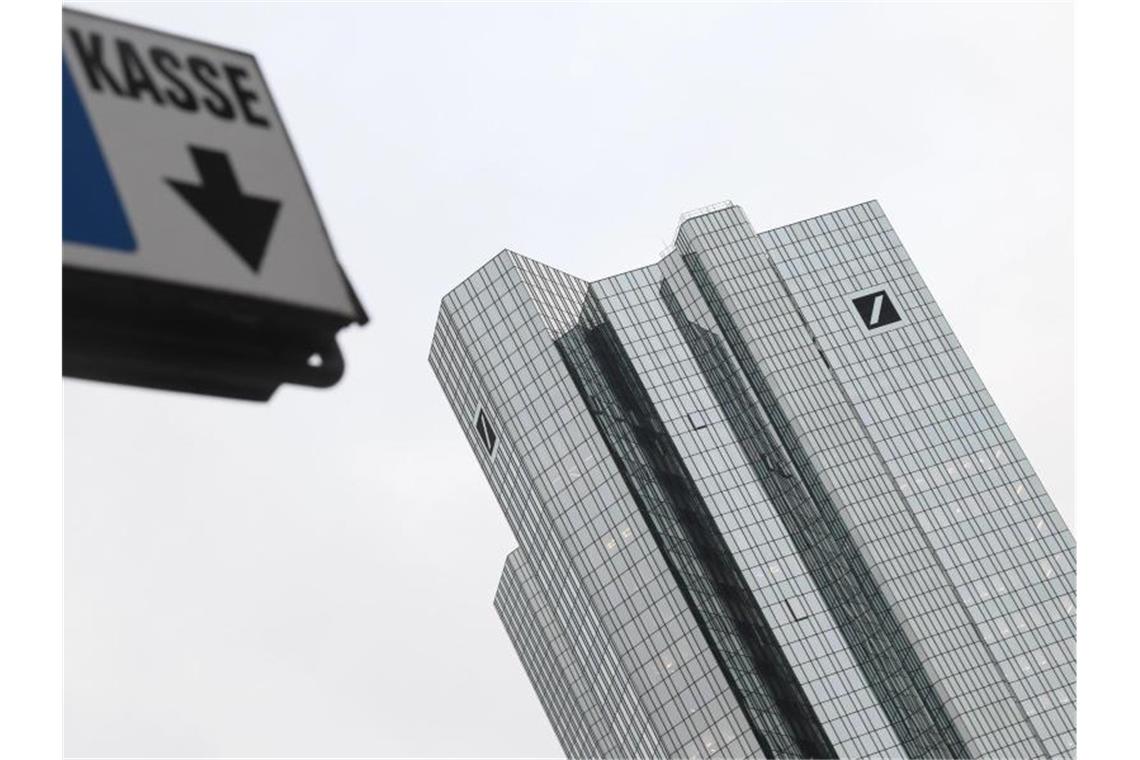 Bafin setzt hohe Geldbuße gegen Deutsche Bank fest Die Deutsche Bank wird von der Finanzaufsicht Bafin zur Kasse gebeten. Foto: Arne Dedert/dpa