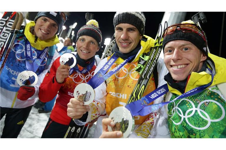 Die deutsche Biathlon-Staffel von Sotschi 2014 bekommt über elf Jahre später doch noch Olympia-Gold.