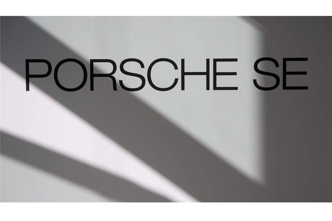 Die Deutsche-Börse-Tochter ISS Stoxx teilte mit,  dass der Baukonzern Hochtief zum 22. Juni die Porsche SE im Dax verdrängt.