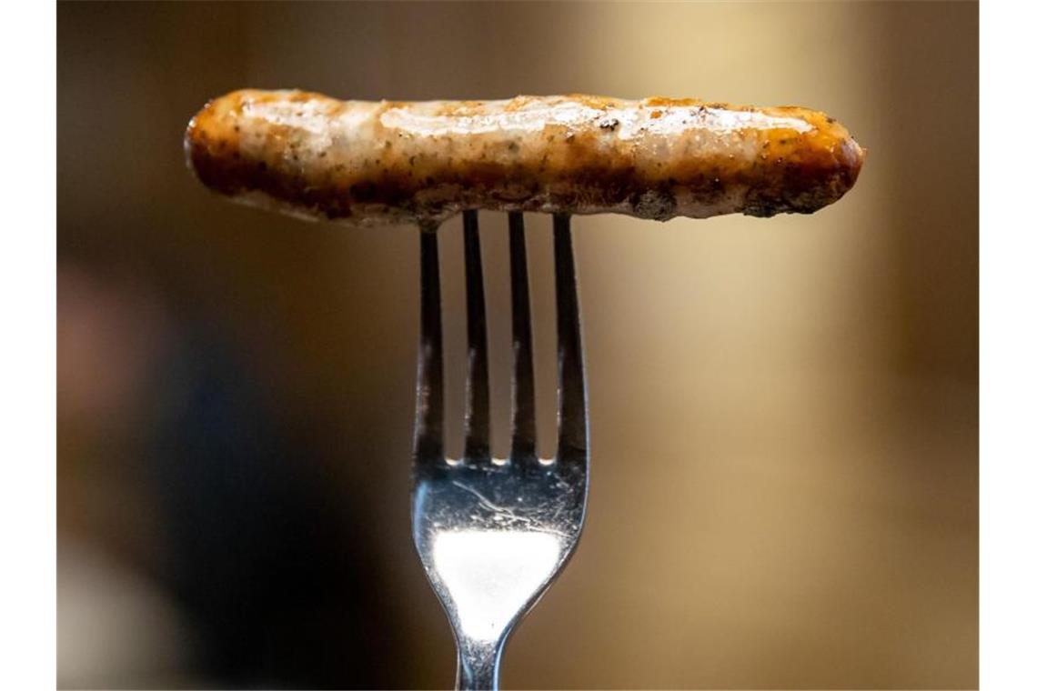 Amerikas Appetit auf erste Silben Die deutsche Bratwurst heißt in den USA schlicht „Brat“. Foto: Daniel Karmann/dpa
