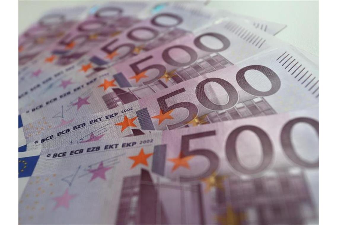 Die Deutsche Bundesbank und die Österreichische Nationalbank haben den lilafarbenen Schein letztmals am 26. April 2019 herausgegeben. Foto: Karl-Josef Hildenbrand/dpa