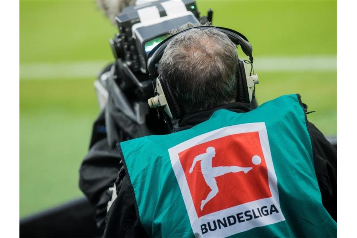 Die Deutsche Fußball Liga wird heute die Ergebnisse der Medienrechte-Auktion vorstellen. Foto: Rolf Vennenbernd/dpa