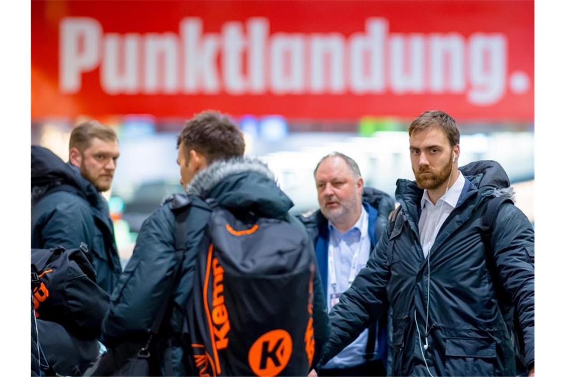 Die deutsche Handball-Nationalmannschaft iat aus Norwegen kommend auf dem Flughafen Schwechat gelandet. Foto: Sascha Klahn/dpa