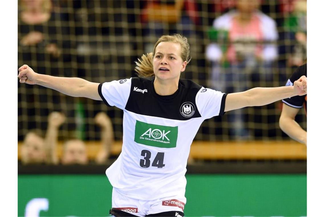 Bietigheim verlängert mit Handball-Nationalspielerin Braun Die Deutsche Kim Braun feiert einen Torerfolg. Foto: Carmen Jaspersen/dpa/Archivbild
