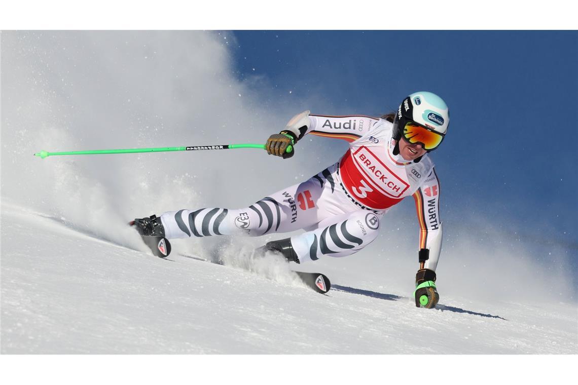 Bilder des Tages Die deutsche Kira Weidle auf der Strecke beim Weltcup-Super-G der Damen in St. Moritz, Schweiz.