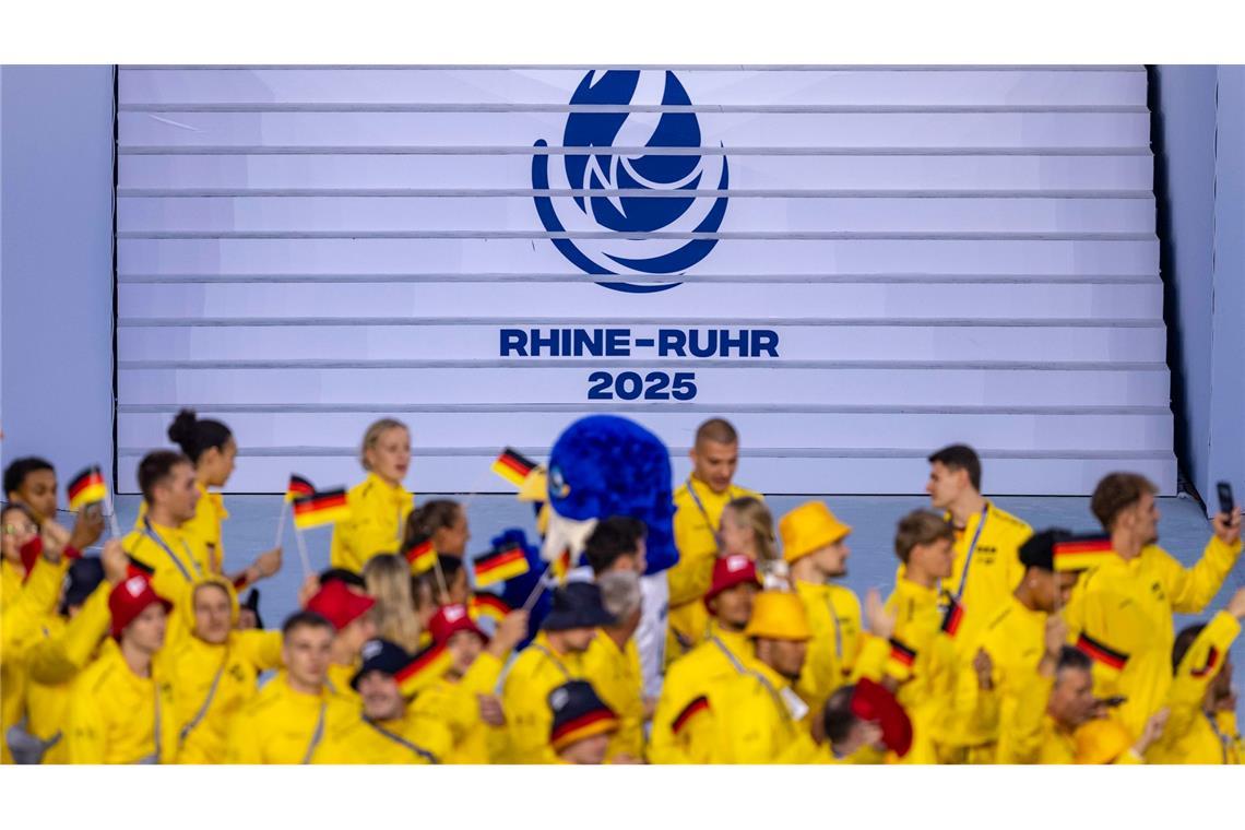 Bilder des Tages Die deutsche Mannschaft marschiert bei der Eröffnungsfeier der FISU World University Games 2025 in Duisburg ein.