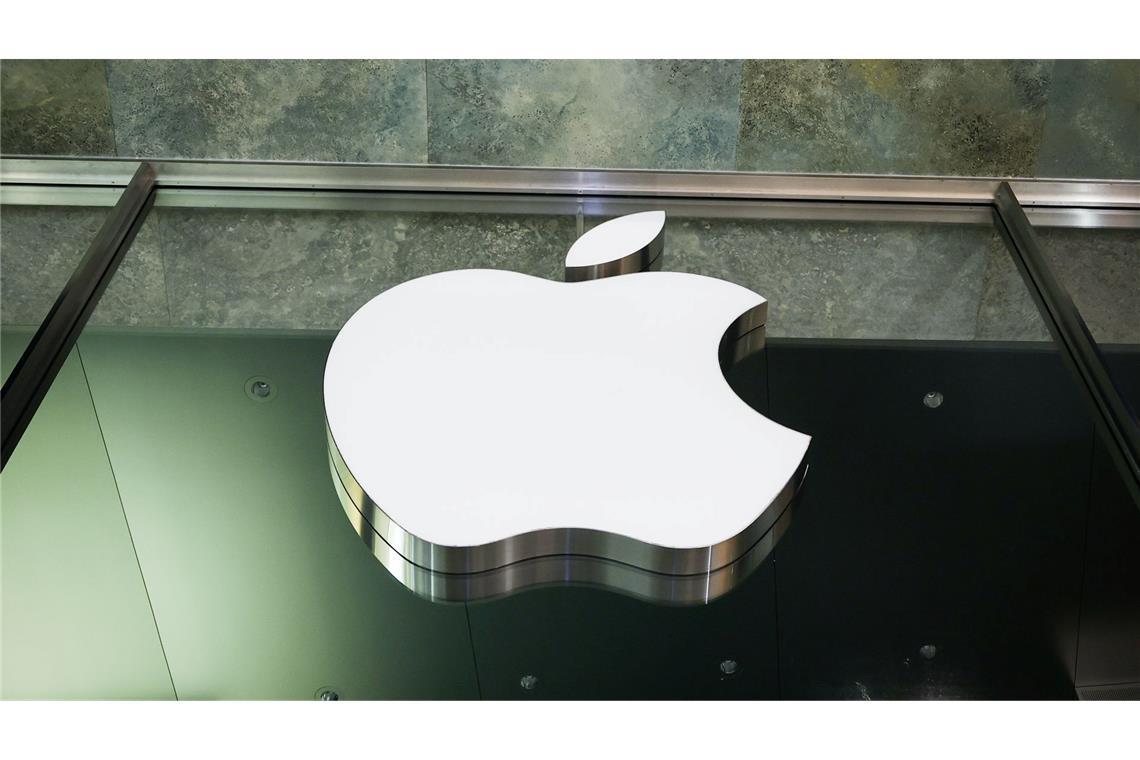 Die deutsche Medien- und Werbewirtschaft möchte Apple die App-Tracking-Abfrage auf iPhones durch das Bundeskartellamt untersagen lassen. (Archivbild)