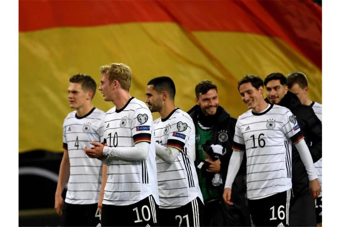Spezial-Kitzel für Löws EM-Fahrer: Nun „vor Holland bleiben“ Die deutsche Nationalmannschaft will nun den Gruppensieg in der EM-Qualifikation. Foto: Federico Gambarini/dpa