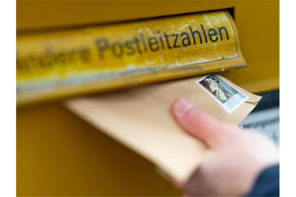 Post erhöht Briefporto - Standardbrief kostet jetzt 80 Cent Die Deutsche Post erhöht das Briefporto zum 1. Juli von 70 Cent für einen Standardbrief auf 80 Cent. Foto: Monika Skolimowska
