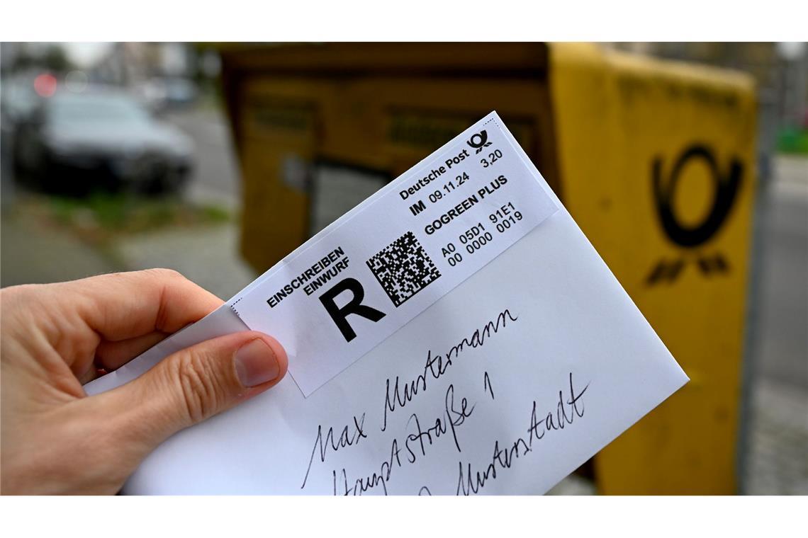 Die Deutsche Post muss künftig deutlich darauf hinweisen, dass bei gewöhnlichen Einschreiben die Haftung auf 25 Euro begrenzt ist. (Symbolbild)